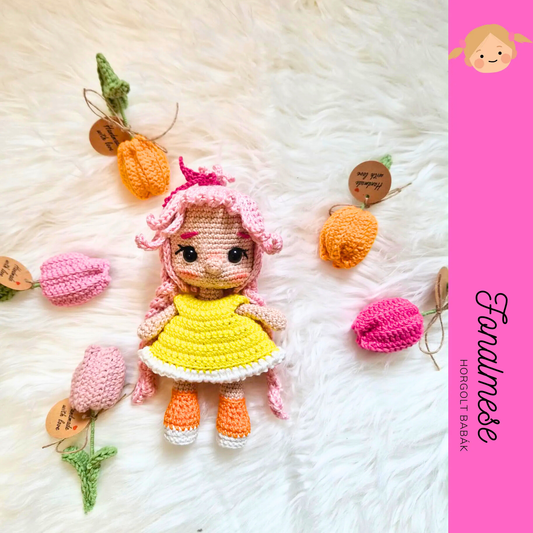 Rózsaszín hajú mini baba - horgolt babák