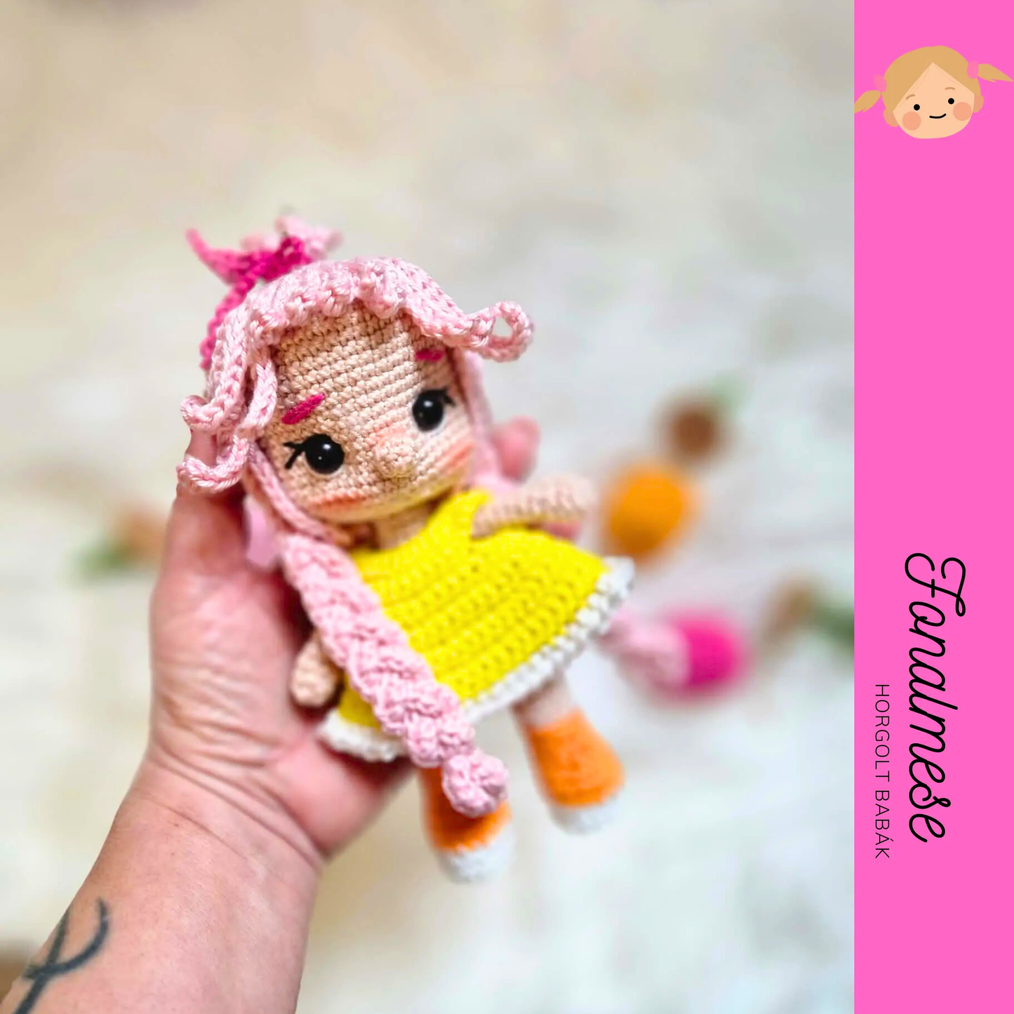 Rózsaszín hajú mini baba - horgolt babák